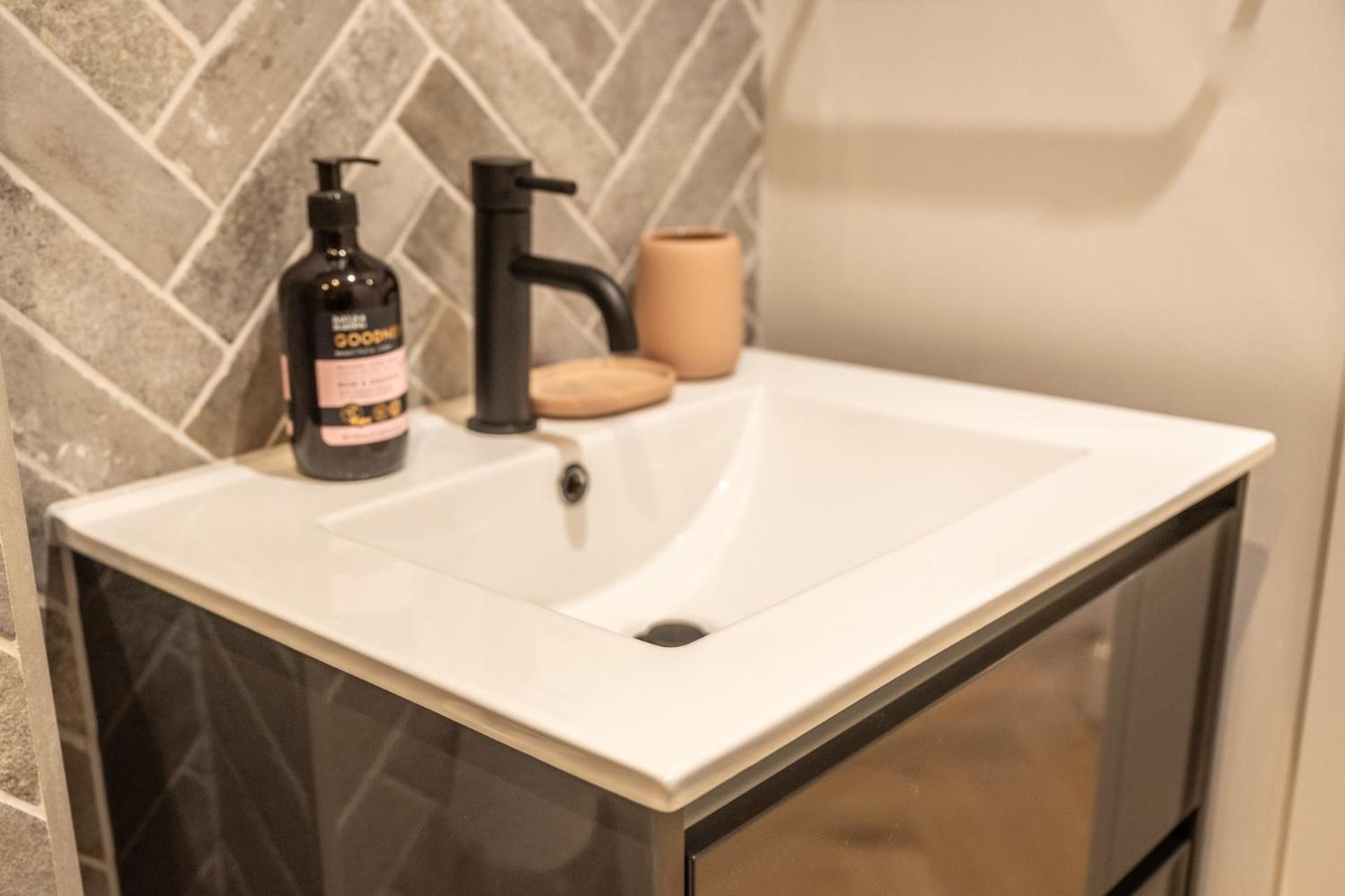 Modern, Stylish Newly Refurbished 2Nd Floor Apartment In Fitzrovia Londýn Exteriér fotografie